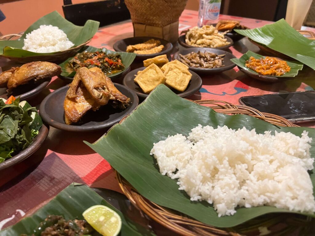 More food at Waroeng SS