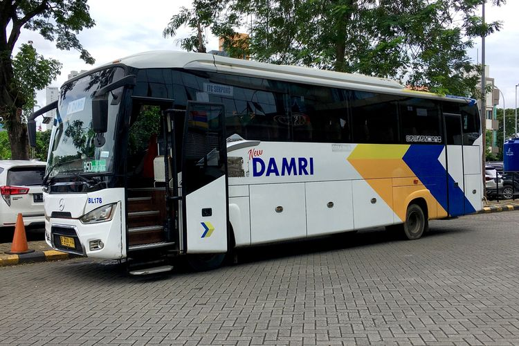 Damri bus