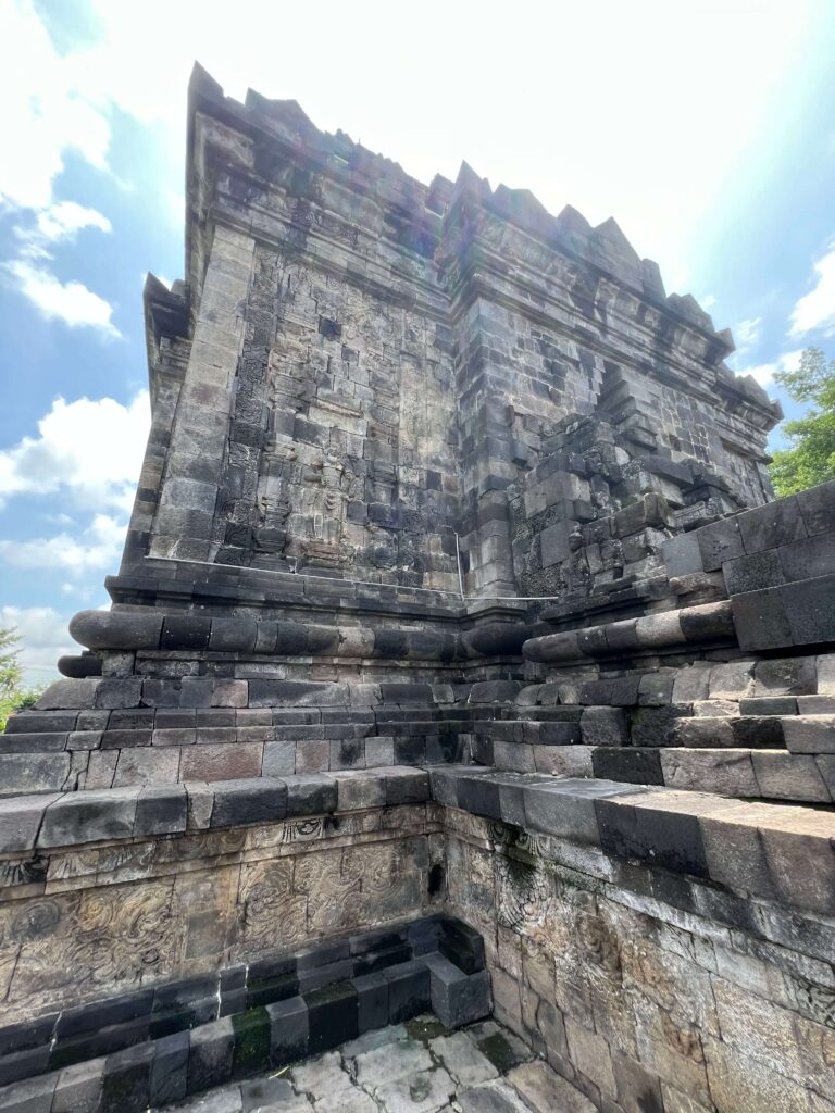 Mendut Temple relief