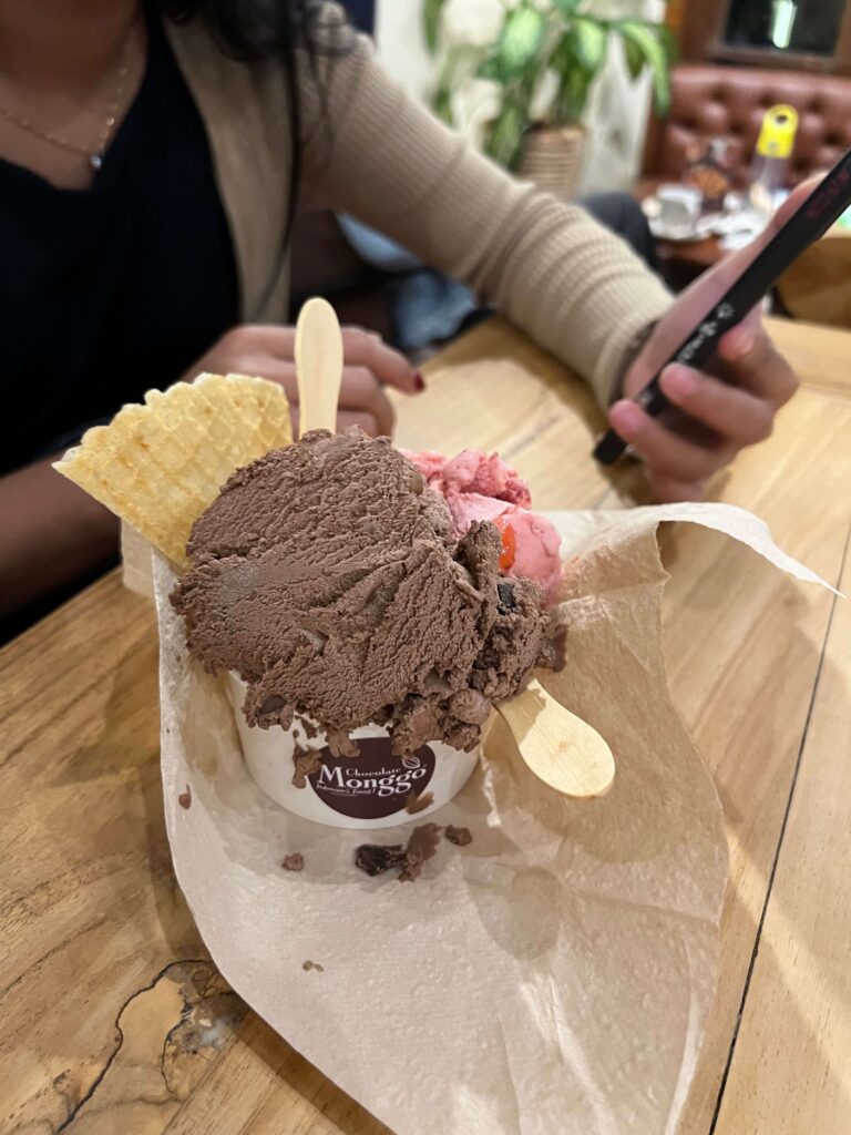 Monggo Chocolate gelato