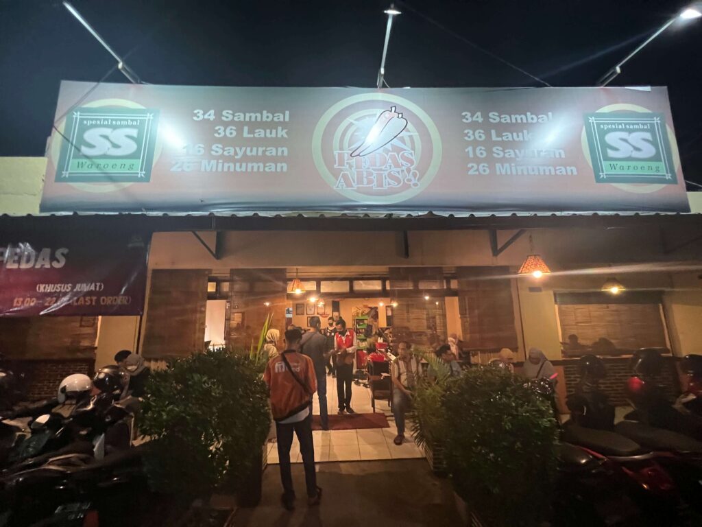 Food at Waroeng SS