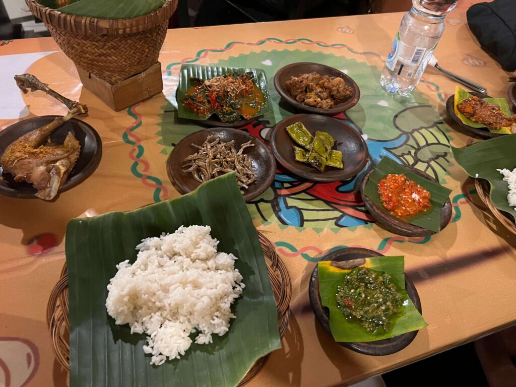 More food at Waroeng SS