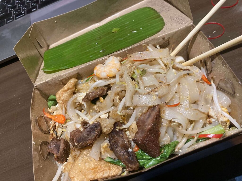 What is the Indonesian dish 'Kwetiau Goreng'?