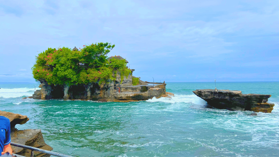 Tanah Lot Temple | Bali, Indonesia Tourist Spot